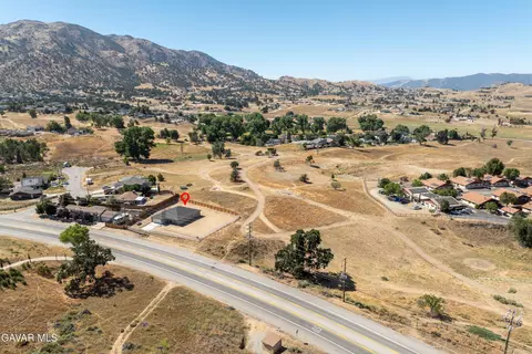 View/Area - 20601 Country Club Dr, Tehachapi, CA 93561 photo 13 of 14