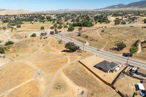 View/Area - 20601 Country Club Dr, Tehachapi, CA 93561 photo 9 of 14