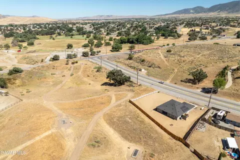 View/Area - 20601 Country Club Dr, Tehachapi, CA 93561 photo 8 of 14