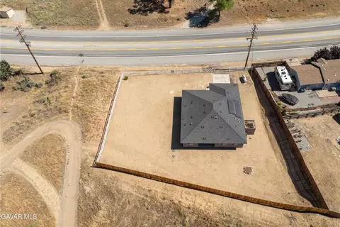 View/Area - 20601 Country Club Dr, Tehachapi, CA 93561 photo 10 of 14