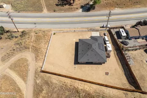 View/Area - 20601 Country Club Dr, Tehachapi, CA 93561 photo 11 of 14