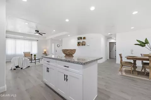 Kitchen - 20601 Country Club Dr, Tehachapi, CA 93561 photo 2 of 2