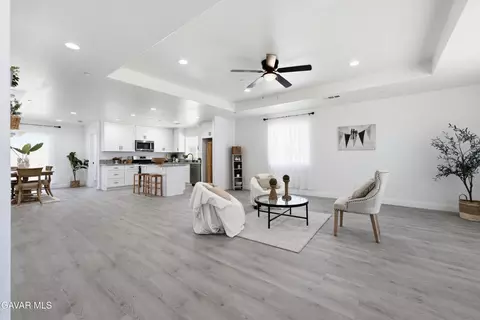 Living - 20601 Country Club Dr, Tehachapi, CA 93561 photo 1 of 2