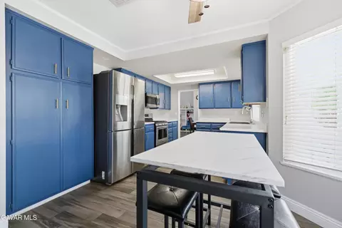Kitchen - 2543 Lawrence Ave, Lancaster, CA 93536 photo 2 of 3