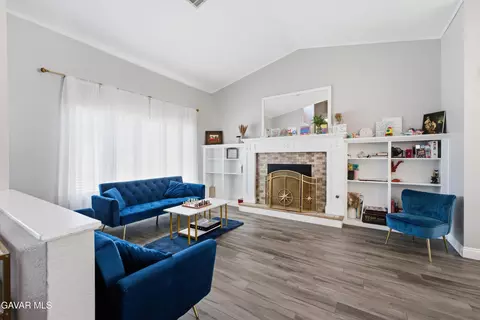 Living - 2543 Lawrence Ave, Lancaster, CA 93536 photo 1 of 2