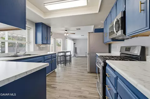 Kitchen - 2543 Lawrence Ave, Lancaster, CA 93536 photo 1 of 3