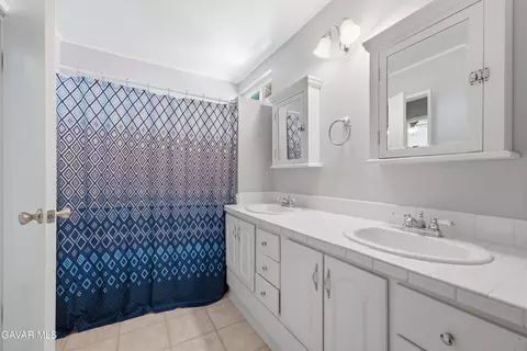 Bath - 2543 Lawrence Ave, Lancaster, CA 93536 photo 2 of 5