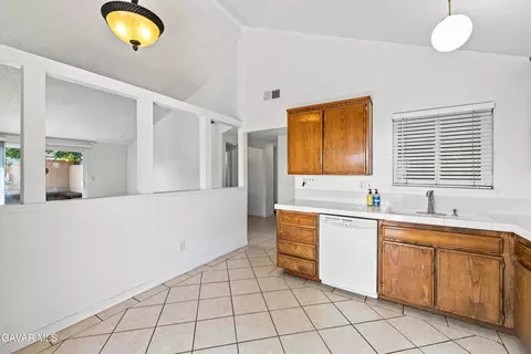 Kitchen - 44330 Raysack Ave, Lancaster, CA 93535 photo 3 of 3