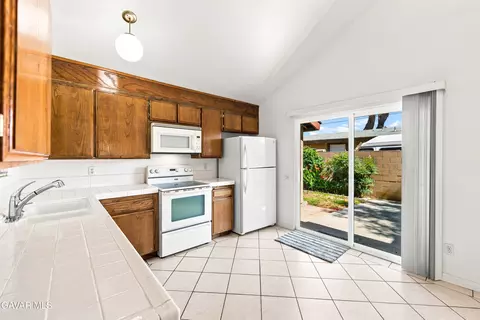 Kitchen - 44330 Raysack Ave, Lancaster, CA 93535 photo 1 of 3