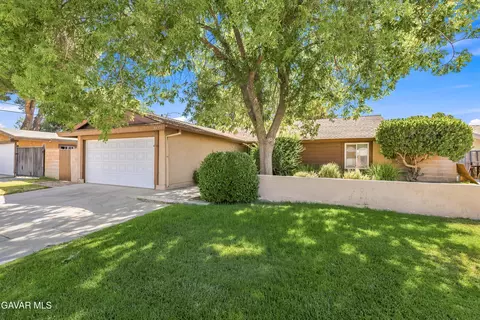 Exterior - 44330 Raysack Ave, Lancaster, CA 93535 photo 2 of 8