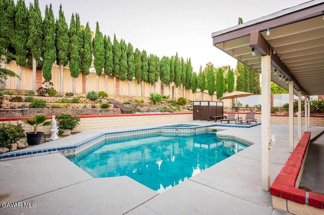 23132 Posada Dr, Santa Clarita, CA 91354