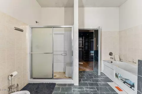 Bath - 4463 Cloud 9 Ave, Mojave, CA 93501 photo 3 of 5