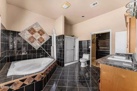 Bath - 4463 Cloud 9 Ave, Mojave, CA 93501 photo 5 of 5