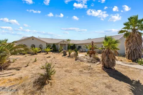 Exterior - 4463 Cloud 9 Ave, Mojave, CA 93501 photo 6 of 11