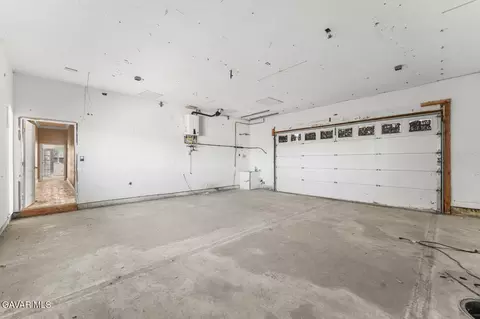 Entry Way - 4463 Cloud 9 Ave, Mojave, CA 93501 photo 2 of 2