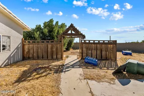 Exterior - 4463 Cloud 9 Ave, Mojave, CA 93501 photo 4 of 11