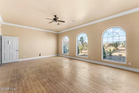 Living - 4463 Cloud 9 Ave, Mojave, CA 93501 photo 4 of 5