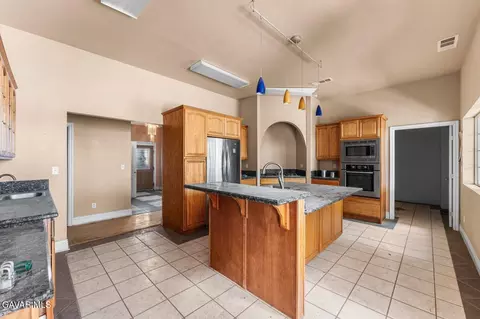 Kitchen - 4463 Cloud 9 Ave, Mojave, CA 93501 photo 1 of 4