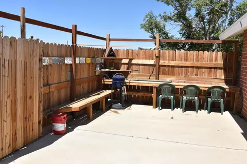 Exterior - 6293 Backus Rd, Mojave, CA 93501 photo 6 of 19