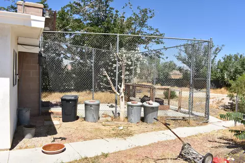 Exterior - 6293 Backus Rd, Mojave, CA 93501 photo 10 of 19