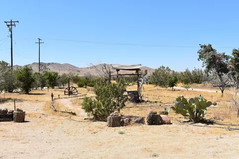 Exterior - 6293 Backus Rd, Mojave, CA 93501 photo 3 of 19