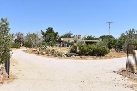 Exterior - 6293 Backus Rd, Mojave, CA 93501 photo 2 of 19