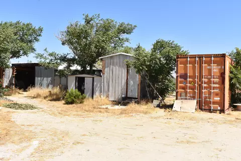 Exterior - 6293 Backus Rd, Mojave, CA 93501 photo 12 of 19