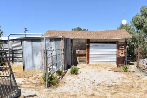 Exterior - 6293 Backus Rd, Mojave, CA 93501 photo 15 of 19