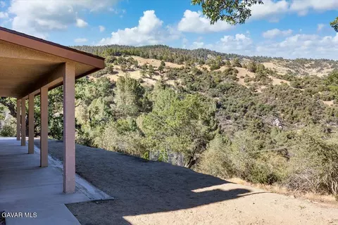 Exterior - 25340 Deertrail Dr, Tehachapi, CA 93561 photo 4 of 10