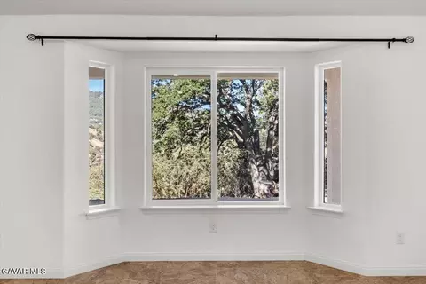 Living - 25340 Deertrail Dr, Tehachapi, CA 93561 photo 5 of 5