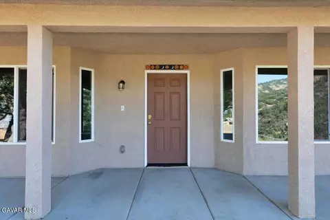 Exterior - 25340 Deertrail Dr, Tehachapi, CA 93561 photo 2 of 10