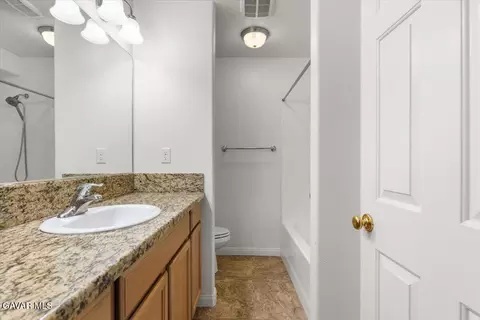 Bath - 25340 Deertrail Dr, Tehachapi, CA 93561 photo 2 of 2