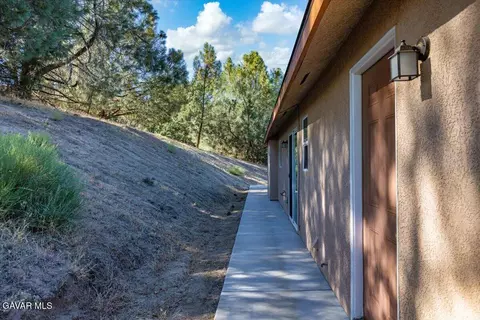 Exterior - 25340 Deertrail Dr, Tehachapi, CA 93561 photo 8 of 10