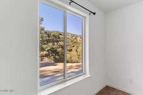 Bedroom - 25340 Deertrail Dr, Tehachapi, CA 93561 photo 3 of 5
