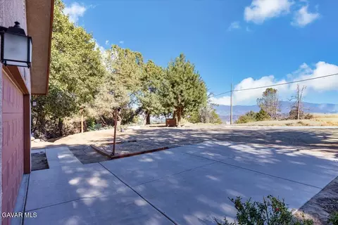 Exterior - 25340 Deertrail Dr, Tehachapi, CA 93561 photo 6 of 10