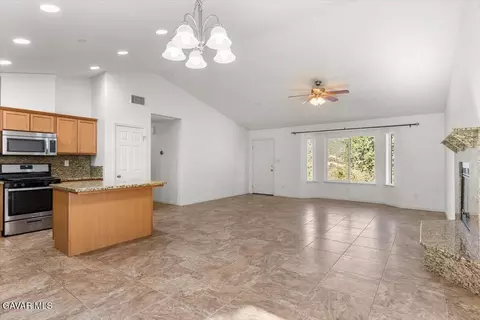 Living - 25340 Deertrail Dr, Tehachapi, CA 93561 photo 4 of 5