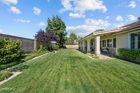 Exterior - 239 Hawk Ln, Palmdale, CA 93551 photo 7 of 12