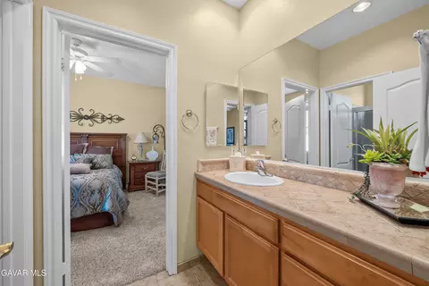Bath - 239 Hawk Ln, Palmdale, CA 93551 photo 5 of 9