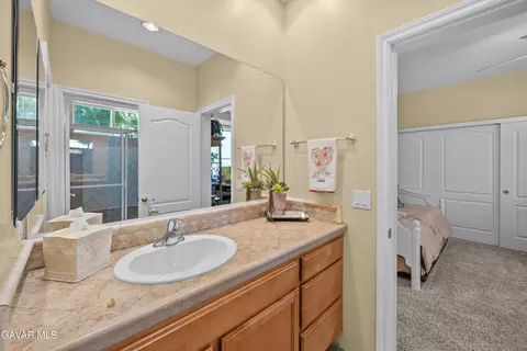 Bath - 239 Hawk Ln, Palmdale, CA 93551 photo 6 of 9