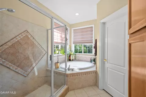 Bath - 239 Hawk Ln, Palmdale, CA 93551 photo 3 of 9