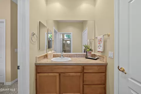 Bath - 239 Hawk Ln, Palmdale, CA 93551 photo 7 of 9