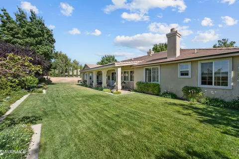 Exterior - 239 Hawk Ln, Palmdale, CA 93551 photo 6 of 12