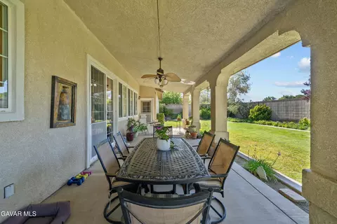 Exterior - 239 Hawk Ln, Palmdale, CA 93551 photo 10 of 12