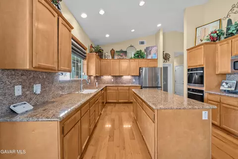 Kitchen - 239 Hawk Ln, Palmdale, CA 93551 photo 2 of 4