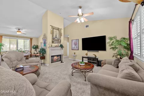 Living - 239 Hawk Ln, Palmdale, CA 93551 photo 4 of 6
