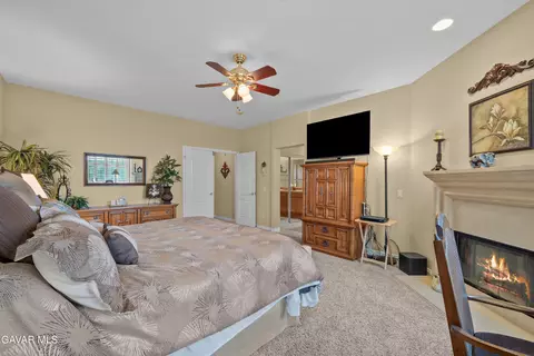Bedroom - 239 Hawk Ln, Palmdale, CA 93551 photo 4 of 10