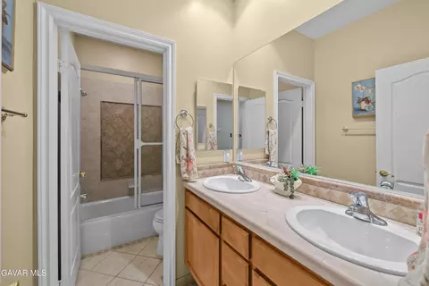 Bath - 239 Hawk Ln, Palmdale, CA 93551 photo 9 of 9