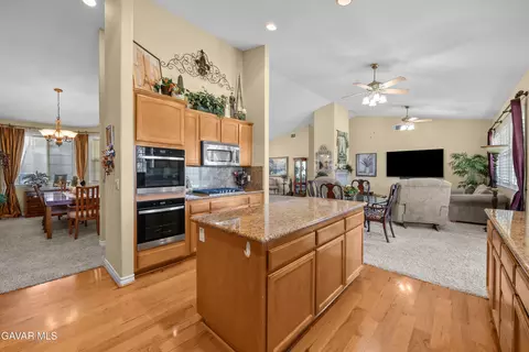 Kitchen - 239 Hawk Ln, Palmdale, CA 93551 photo 1 of 4