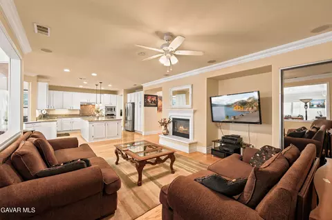 Living - 3625 Paddock Way, Lancaster, CA 93536 photo 2 of 3