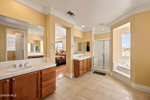 Bath - 3625 Paddock Way, Lancaster, CA 93536 photo 8 of 8
